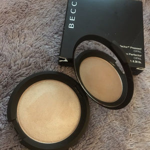 BECCA OPAL HIGHLIGHTER